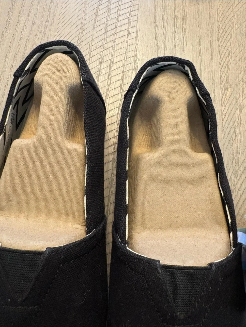 NWT Toms Black Canvas Slip-On Shoes UNISEX